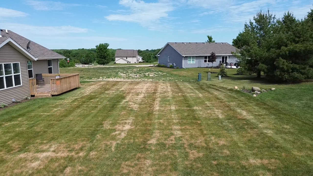 Freshly cut lawn by TL Lawncare in Rockford Illinois